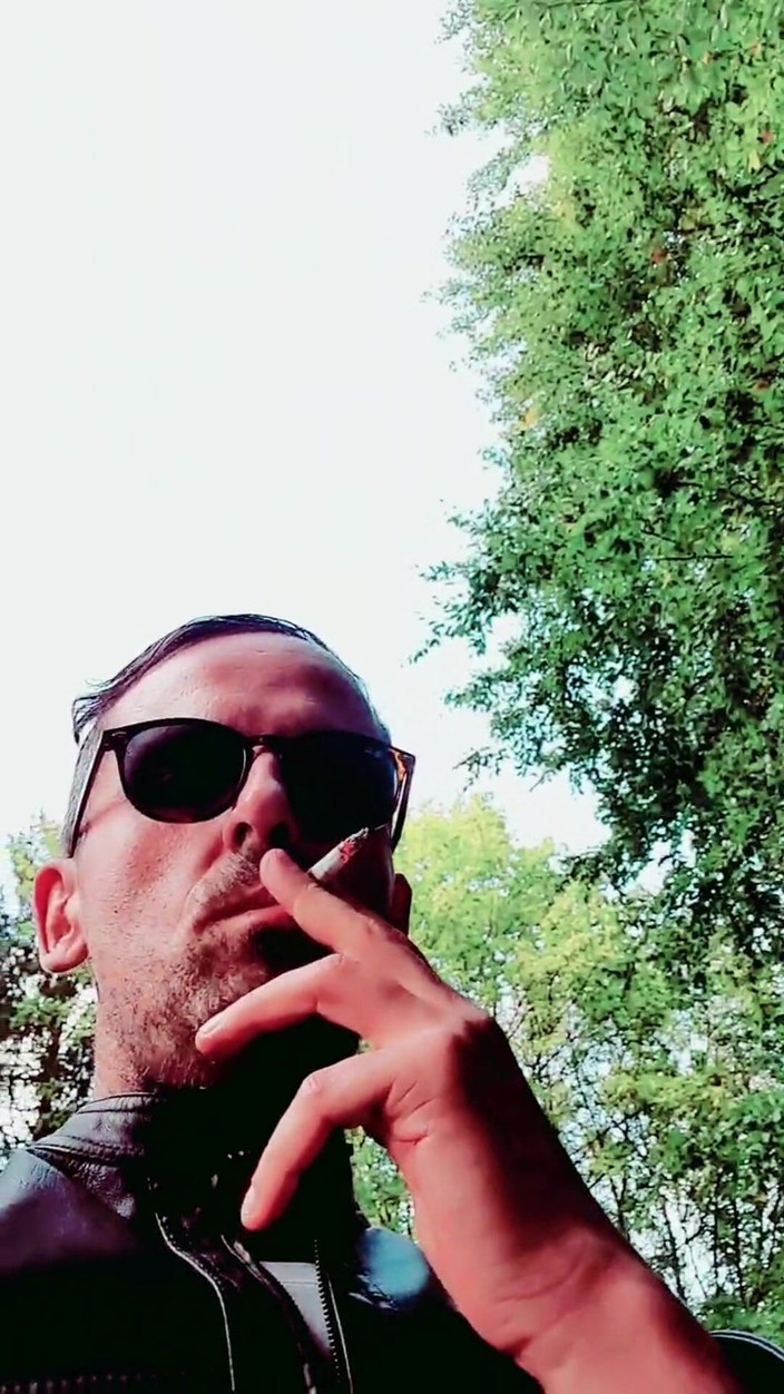 Slutboyben: Slutboyben Cam4 Sexig cruising chick på Schwerin B321 Parkering