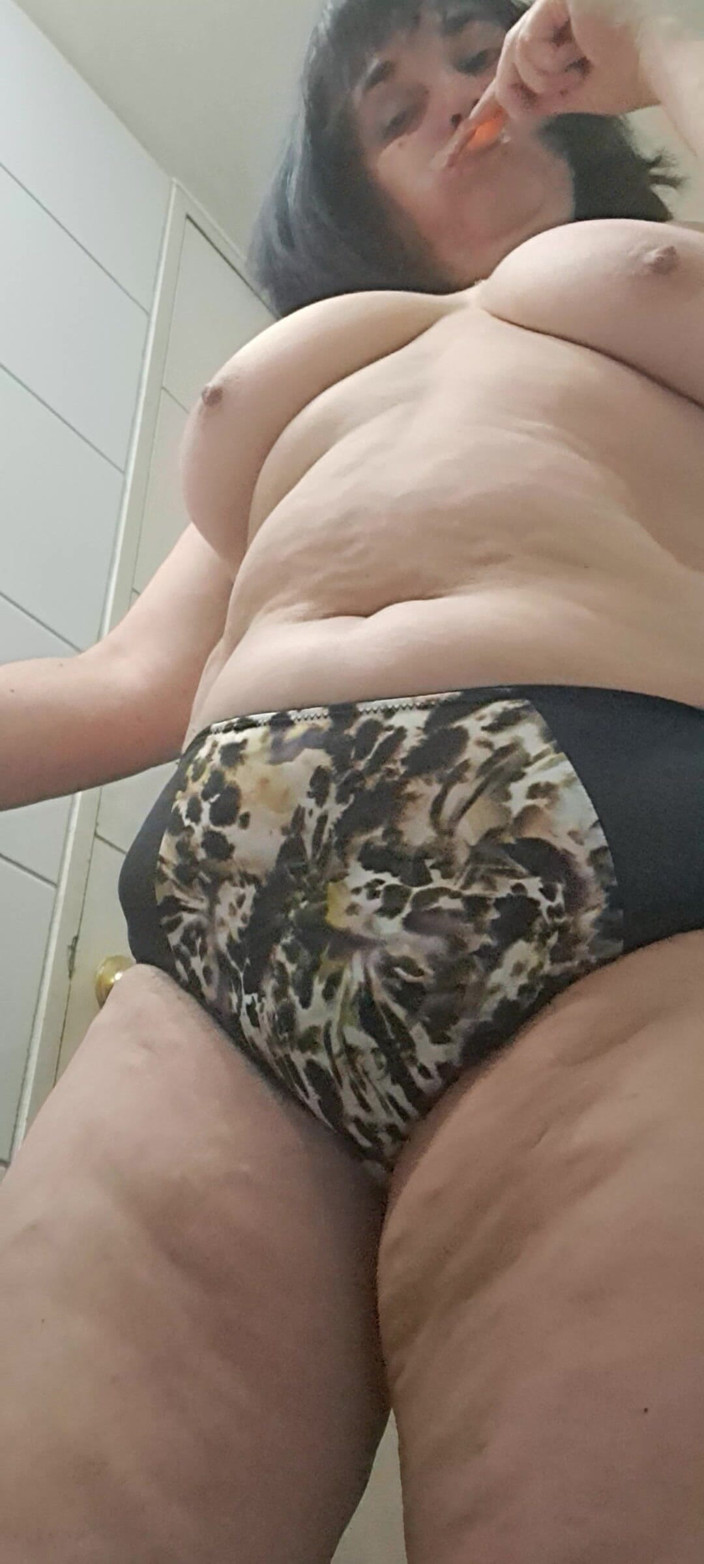 Mommy big hairy pussy: Looking to Put Fingers in Wet Vagina