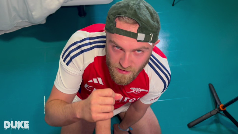 DukeLondon: Verbal hung twink matar mig hans klibbiga proteinskott