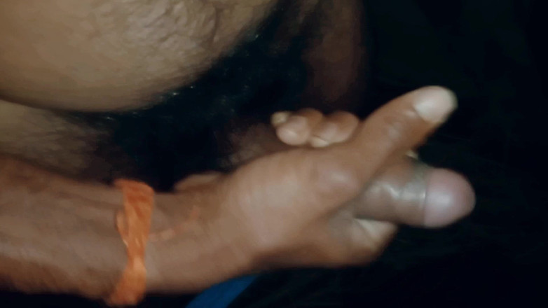 vijay Yadav: Индийская дези мастурбирует длинным толстым черным членом