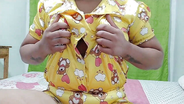 Pikaa6: Gadis remaja latina dengan pantat bahenol lagi asik ngentot kontol...