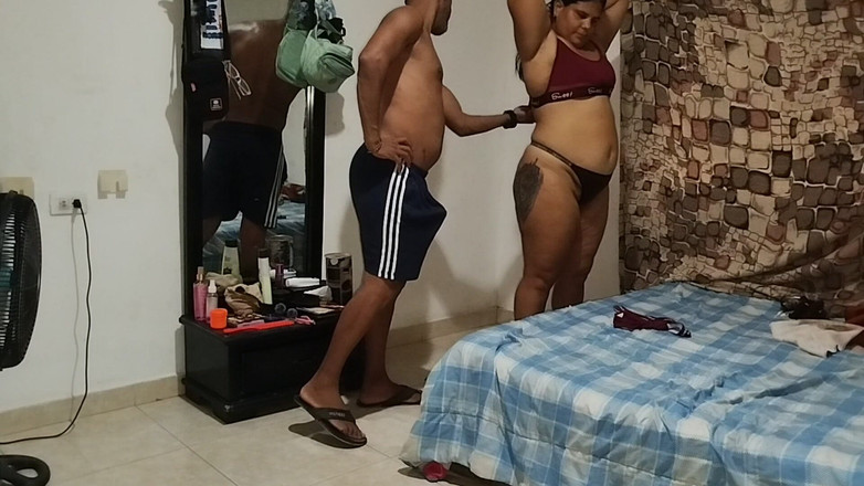 Adribella69: Мій вітчим так любить мою велику дупу, що в кінцевому підсумку ми смачно трахаємося