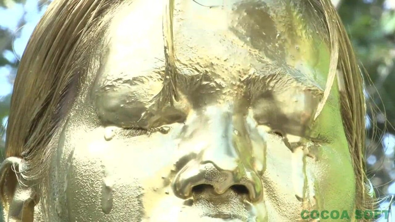 Cocoa Soft: It is gold paint in the outdoors that is very...