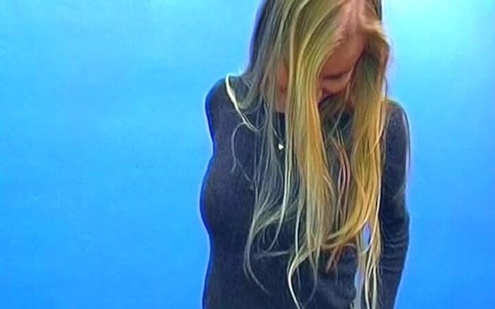 Busty German Sluts: Impresionante amateur alemana jugando con gran juguete