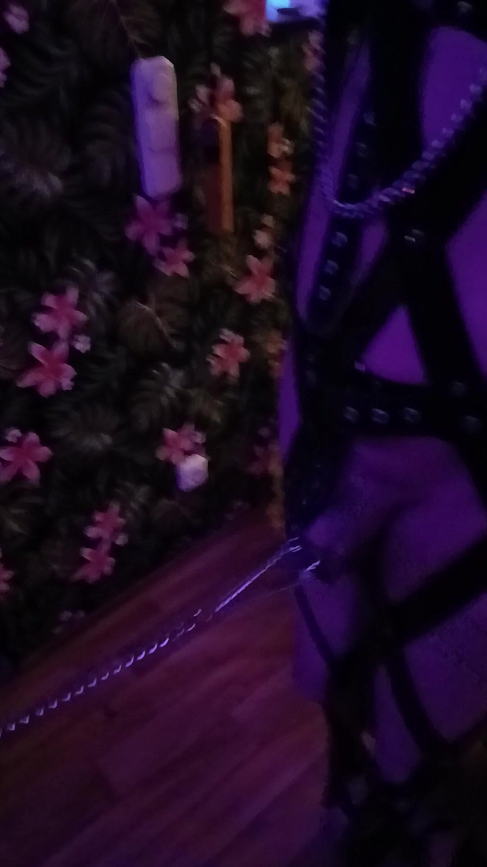 Domina Lady Vampira - SM Studio Femdom Empire: Бондаж как странное женское доминирование на рождество