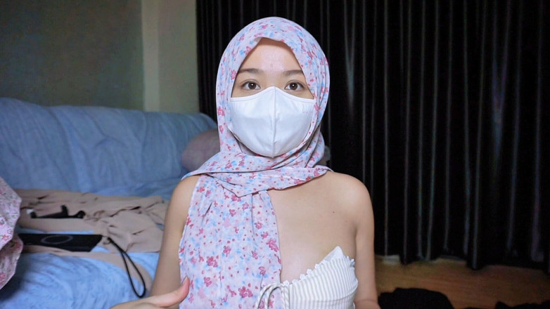 LittleMuslim: Mystery Muslim Girl Sensual Curves Under the Veil