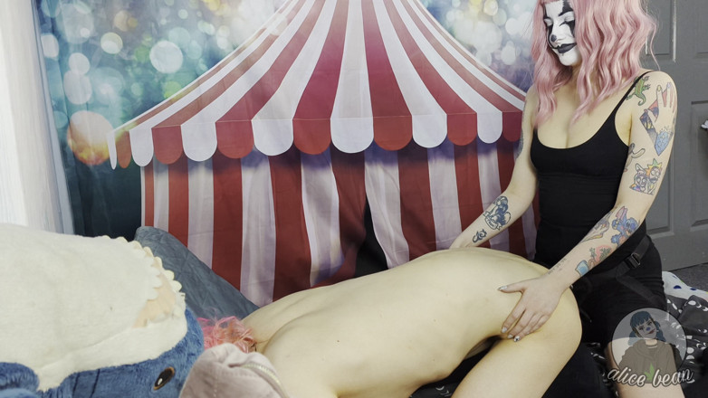 Alice Bean: Cocu, pegging, cirque