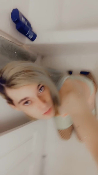 CarmenMelatonin: Seksi bikinili hatun seni emmek istiyor