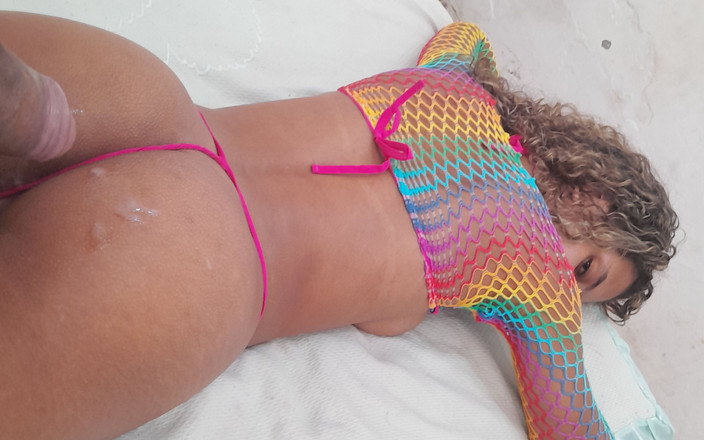 Karinamello: Pantat bahenol gadis cantik ini dientot habis-habisan sampai aku crot...