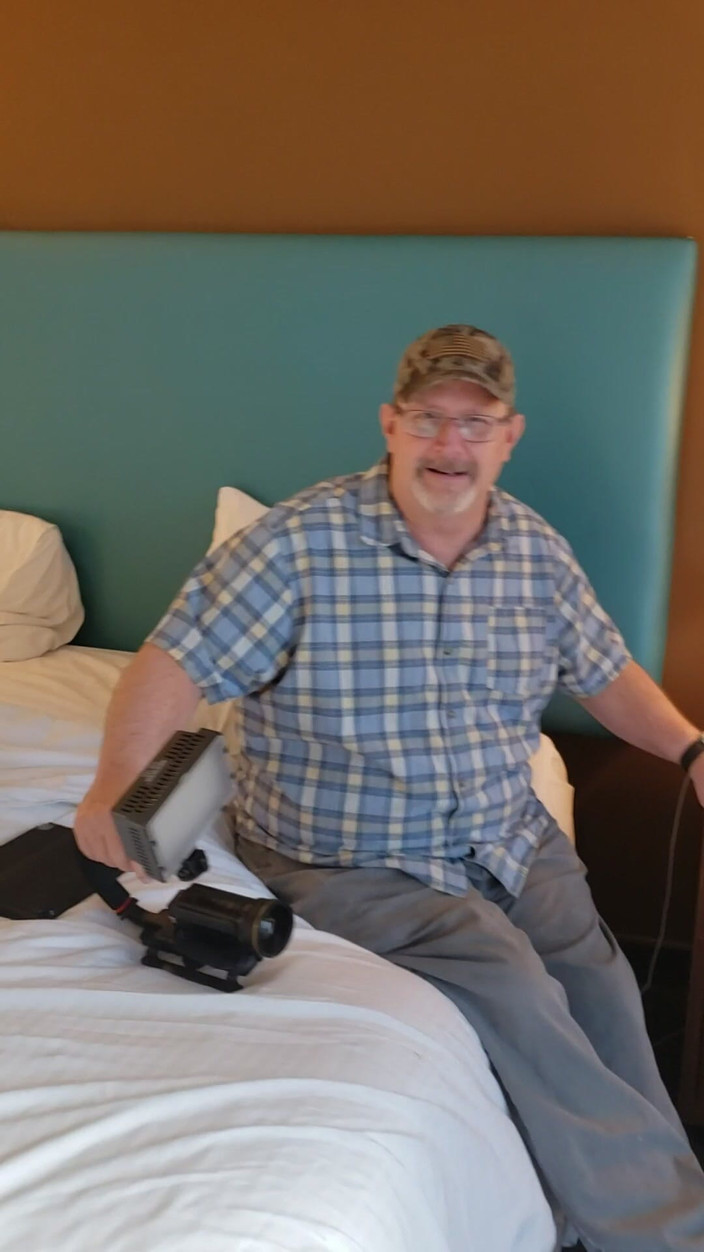 JessRyan: Мій фотограф чоловік Джек Райан і я готуємося до сцени гарячої дружини!