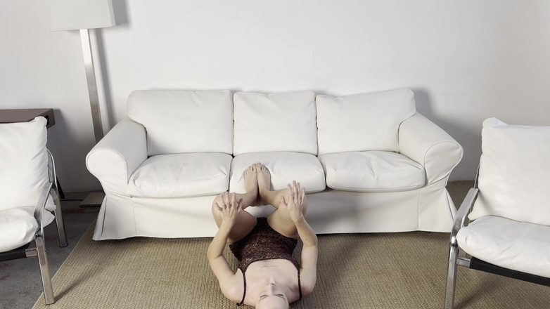 Skinny_lady69: Giantess 伸展双腿