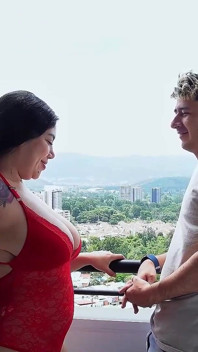 Esposa submissa fode com o colega de trabalho do marido corno