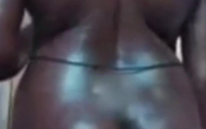 RenuRaj: 绿帽男输了赌注，陌生人精油并按摩我的大黑屁股，然后摧残我！- Hotwifeplayx