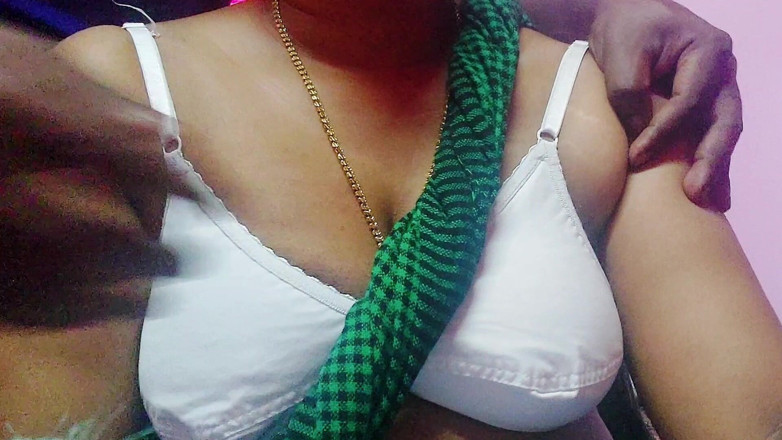 Desi Mohini: Učitelka s velkými prsy desi sex