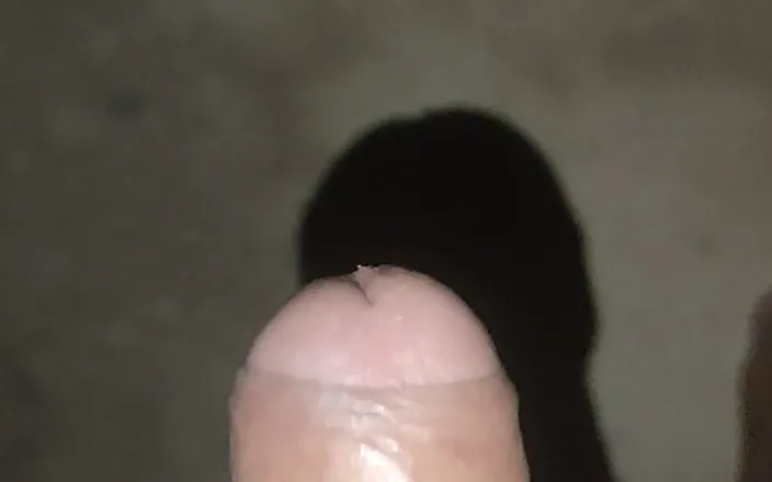 X singer: Arab jerking off his cock