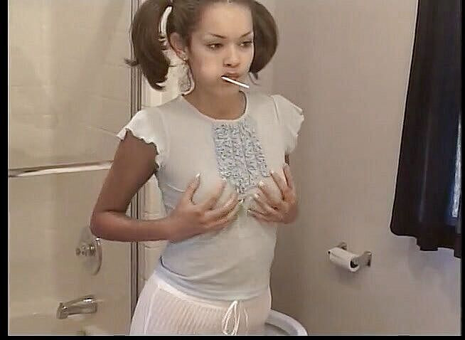 Alfacontent: Худенькая юная латина принимает белый член в очко