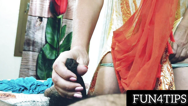 Bolly Karma: Mooie milf bedrijft de liefde met haar nieuwe vriendje