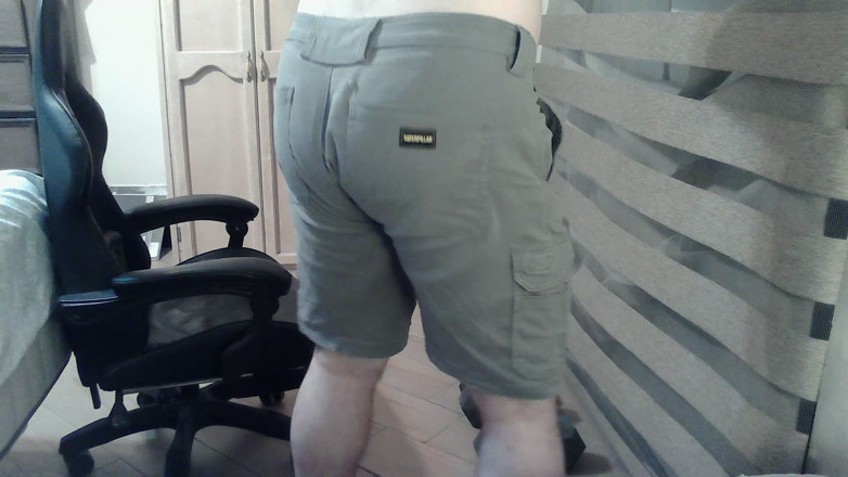 Himbo_Fox: Hot Stud Goes Commando During Leg Day