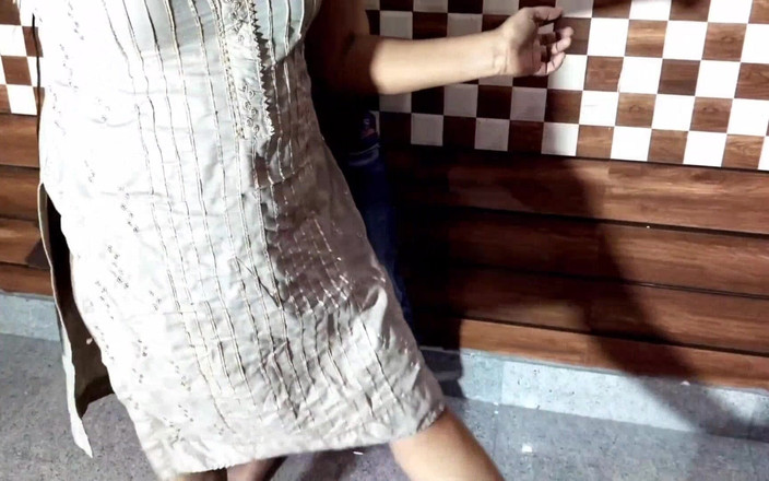 FloweryMask42: 彼氏とファックするデジ主婦