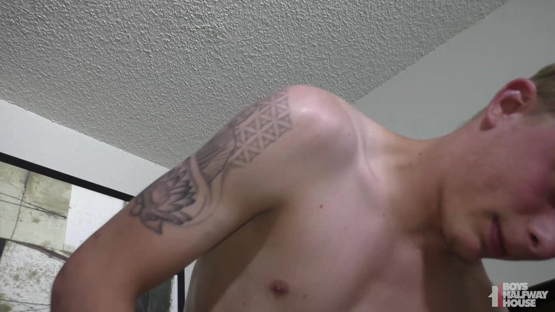 Boys half-way house: 犯罪者的第一次中出