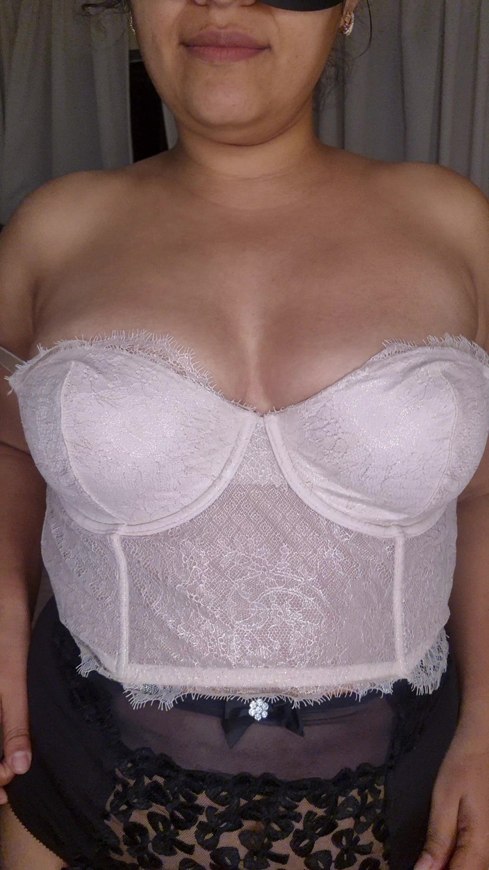 RealAmateuur: 我为我丈夫的老板自慰（我利用了我独自一人的假期）