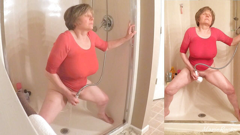 MarieRocks: 60+ GILFs masturbuje cvičení v mokrém tričku