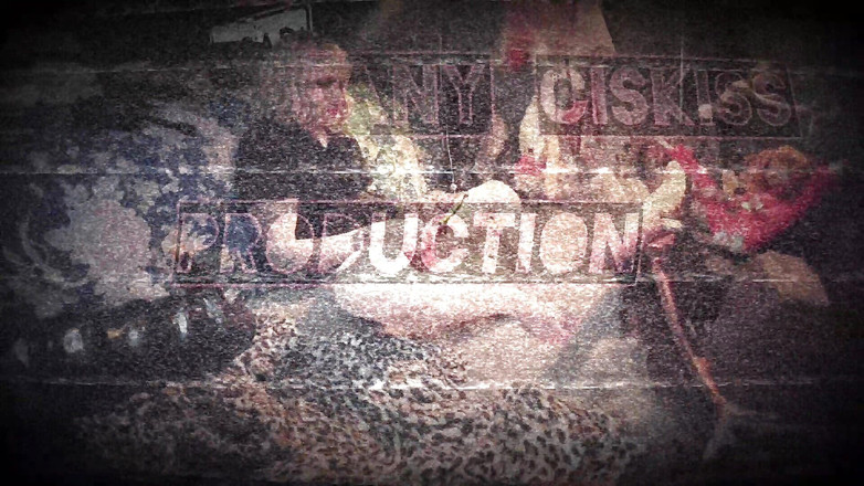 Tiffany Ciskiss: Awek comel dengan punggung banci Tiffany Ciskiss menunjukkan bahawa pantat...