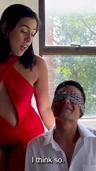 Tante seksi latina se folla a un jovencito: nunca me habian follado durante un juego