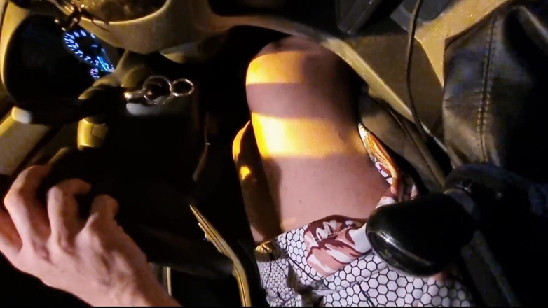 Minhaesposaparaoutro: Просит информацию без трусиков и трогает ее киску в настоящем видео