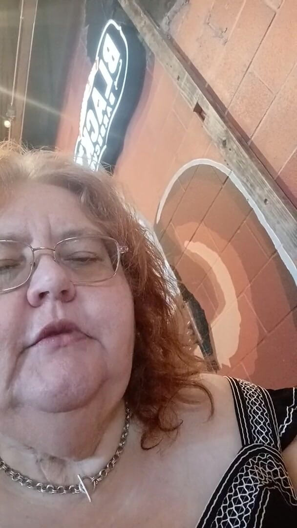 BBW nurse Vicki adventures with friends: Yummy Rib Dinner in Old Bbq Shop