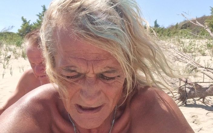 Gigi and David: Nudist beach stripchat sex show gigindave shemale flickvän offentlig möte...