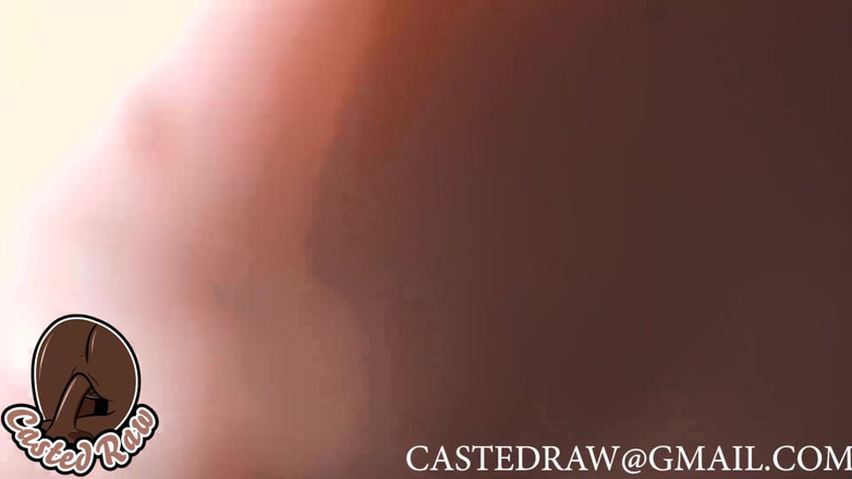 Castedraw: Une serveuse squirteuse se fait baiser par deux bites