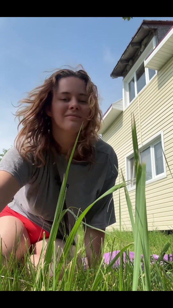 Fox Flame: 야외에서 아침 운동 - 무엇이 더 좋을 수 있습니까?