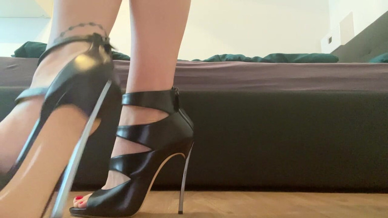 Lady Blackdiamoond: 복종하는 발의 하인 - 두뇌