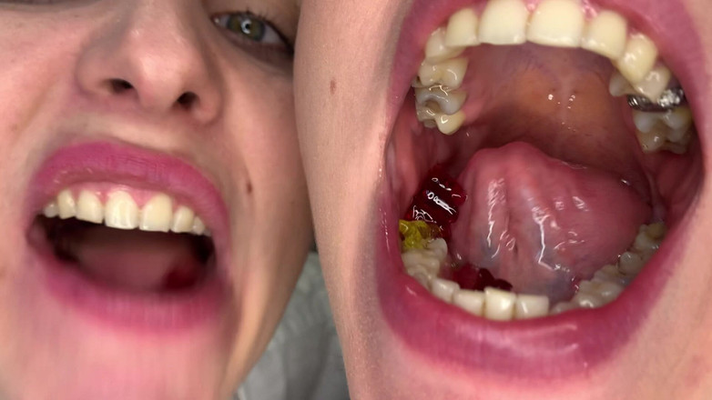 Hottie goddess: Bocca gemella: seduzione da donna uvulia show