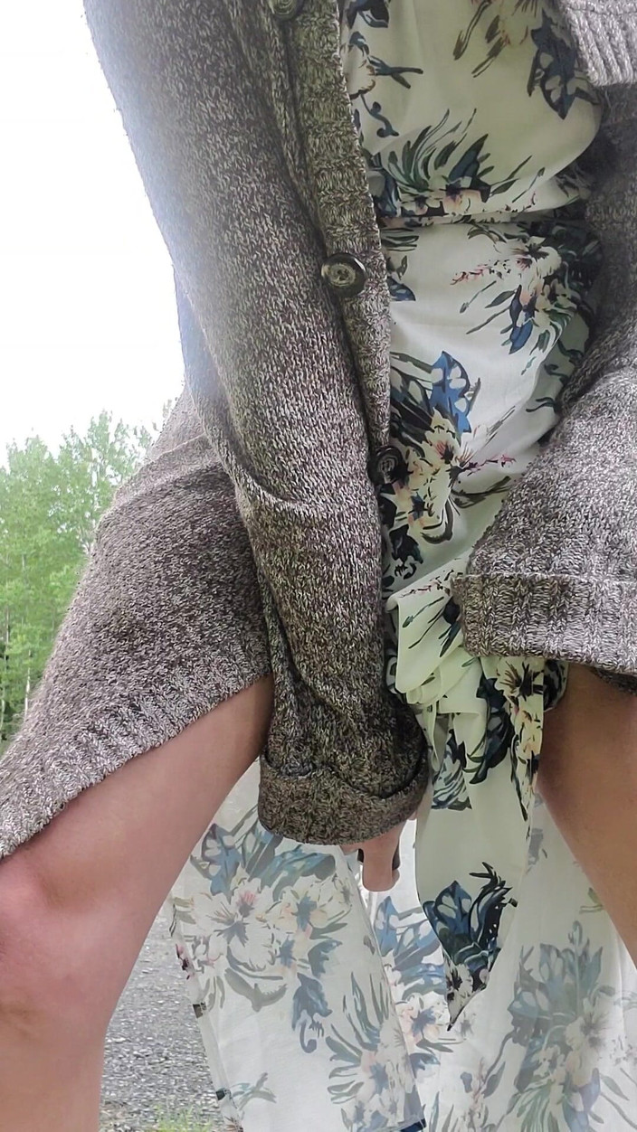 Krystall Cox: Passeggia all'aperto con una bacchetta vibrante nel