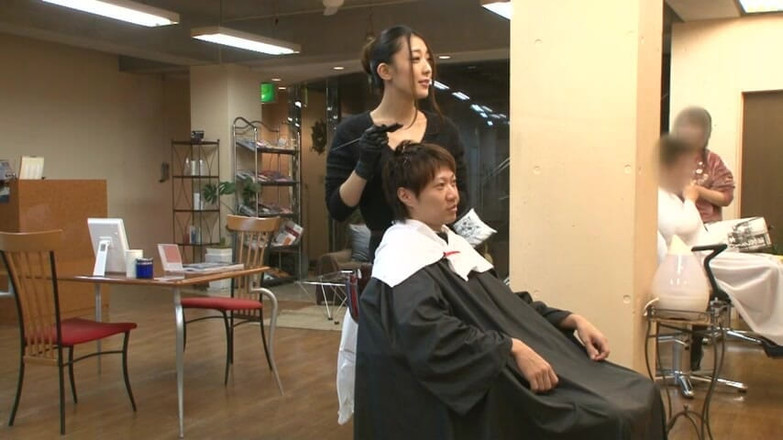 CherryBONBON: 在沙龙里，她的眼睛经常和我见面