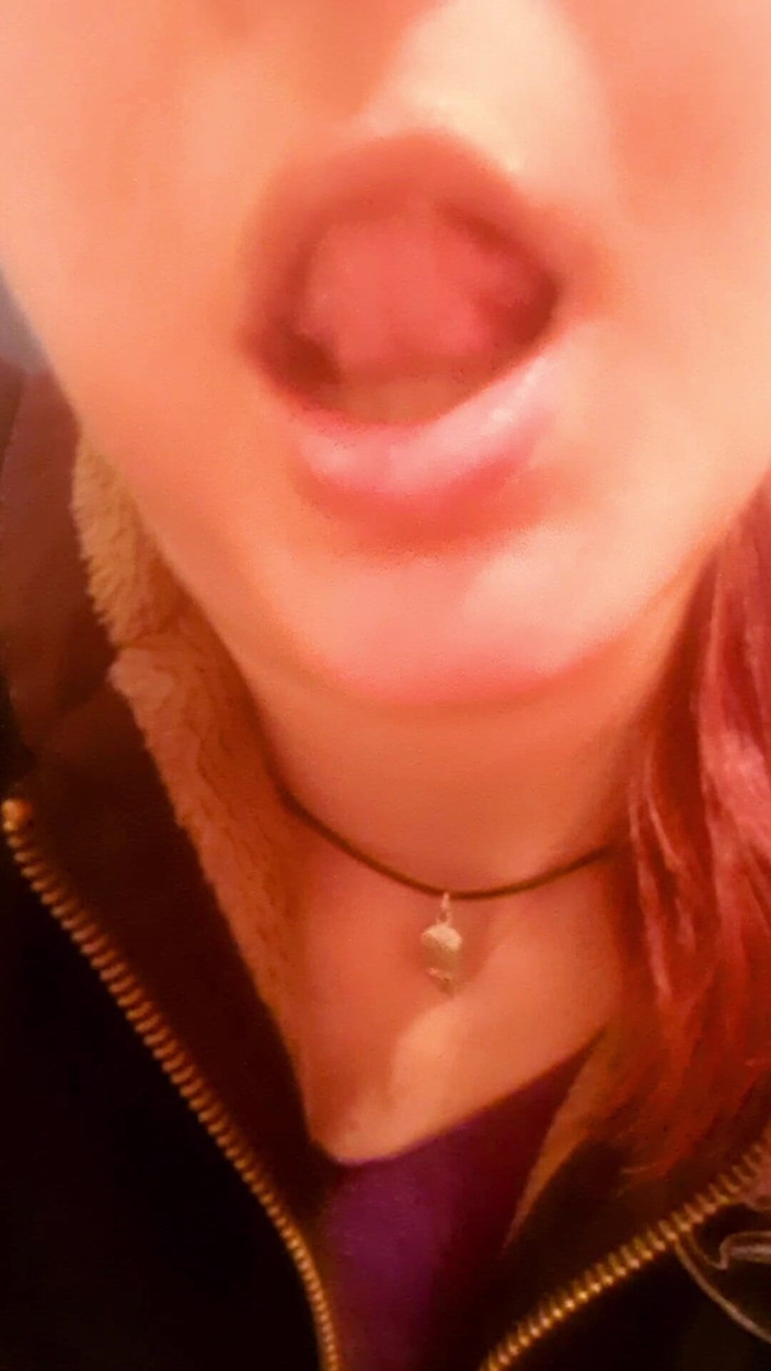 Ana Liz: Gadis nakal ini lagi asik kentang