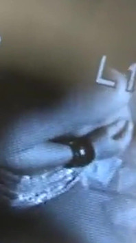 Pacar selingkuh nyepong kontol besar di gloryhole