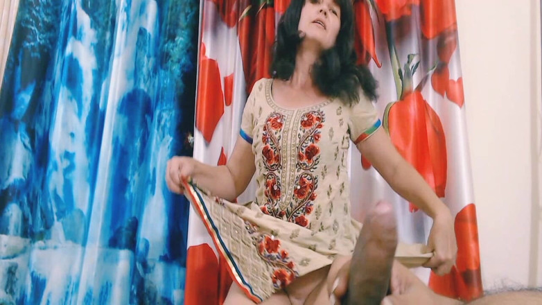 Bolly Karma: White milf - exótico clip de sexo con gran polla divertido...