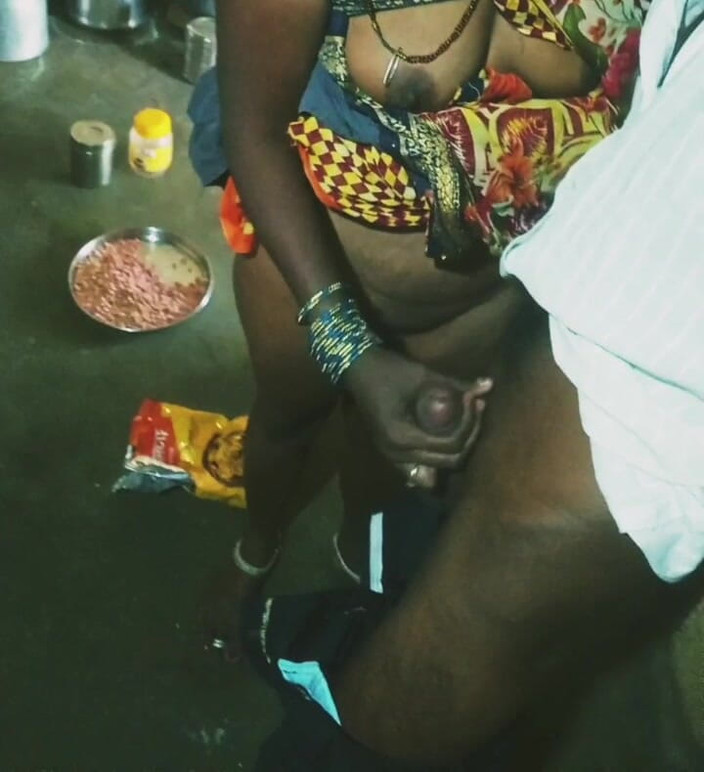 couple_Love7: Vrouw grote bobs tonen aftrekbeurt