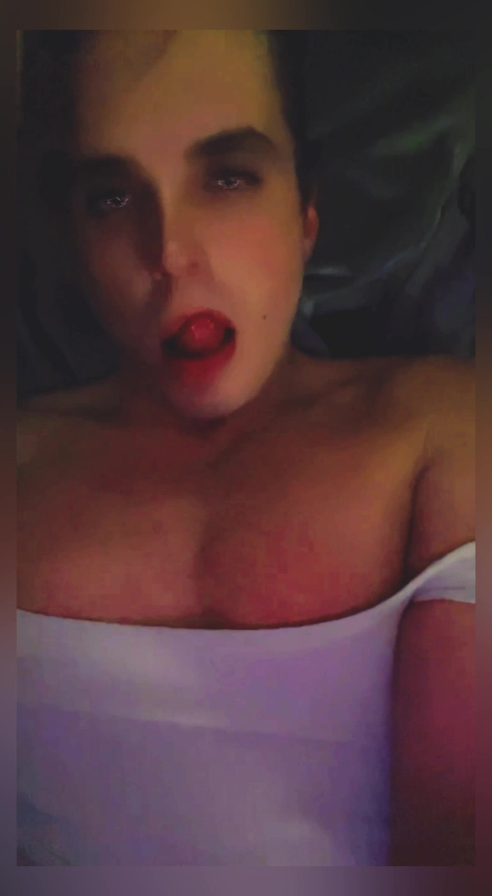 Amandatrap: Sono una troia effeminato culona e ama succhiare e farsi...