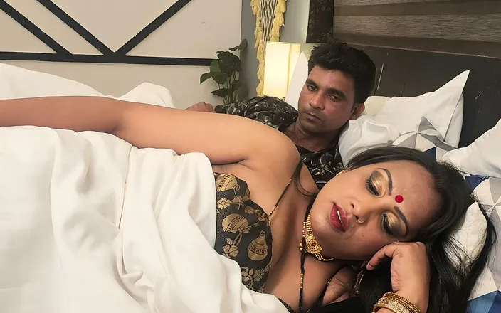 Indianxxx nude: Big Boobs Indian Stepmom in Saree Rough Fucked by Stepson...