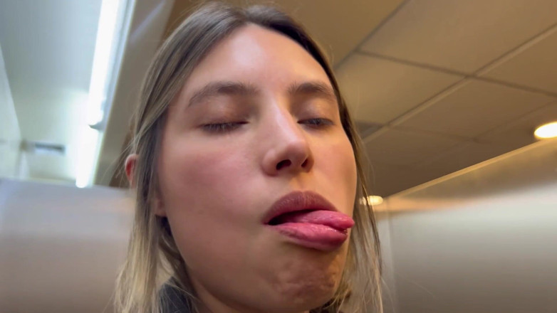 scarlettandc: I Sucked the Vagina of the Woman I Met at...