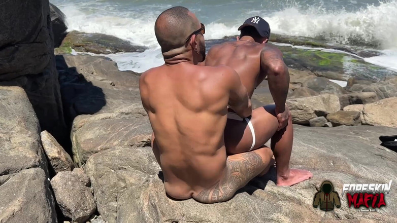 ForeSkinMafia By Boomer Banks: समुद्र तट पर चुदाई करते हुए पकड़ा गया बड़ा मोटा बिना खतना वाला लंड मांसपेशियों की गांड को चोदता है