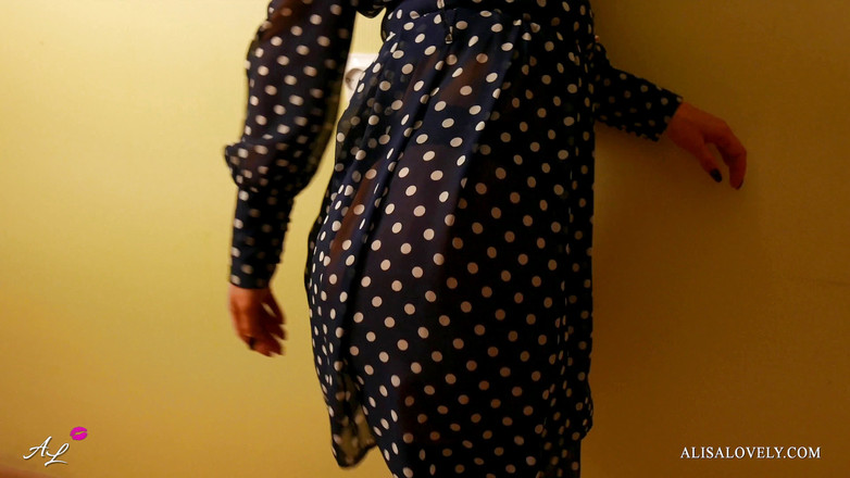 Alisa Lovely: ディック弄滑りの女の子にストッキングと兼でパンティー