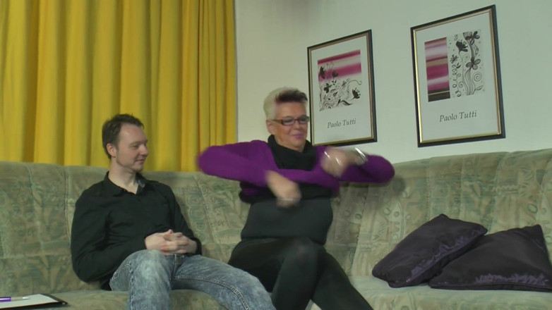 Mature Climax - 100% Mature Videos: Бабуся-товстушка з кольоровим волоссям пристрасно трахається