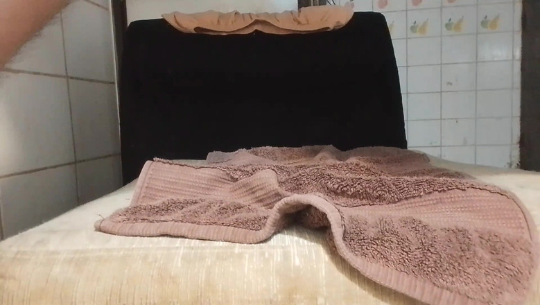 newvan: Twink jezdí na jeho dildo ans sperms hodně! Sténání, zblízka...