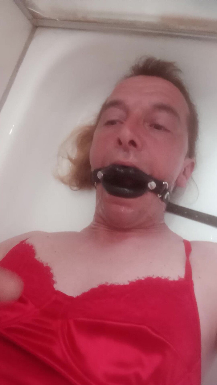 Leatransteen: Leatransteen polyká vlastní čůrání a sperma