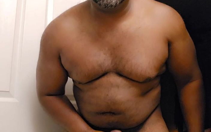 MrGoudreauXXX: Buat besar hitamku terasa nikmat